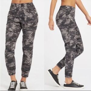 SPANX Canvas Cargo Jogger Pants  Size Large Gray Camo Pull-On Utility Jogger